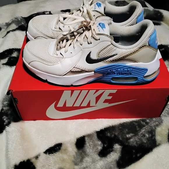 Nike Air Max Sneakers in Beige, White and Light Blue - Picture 1 of 4